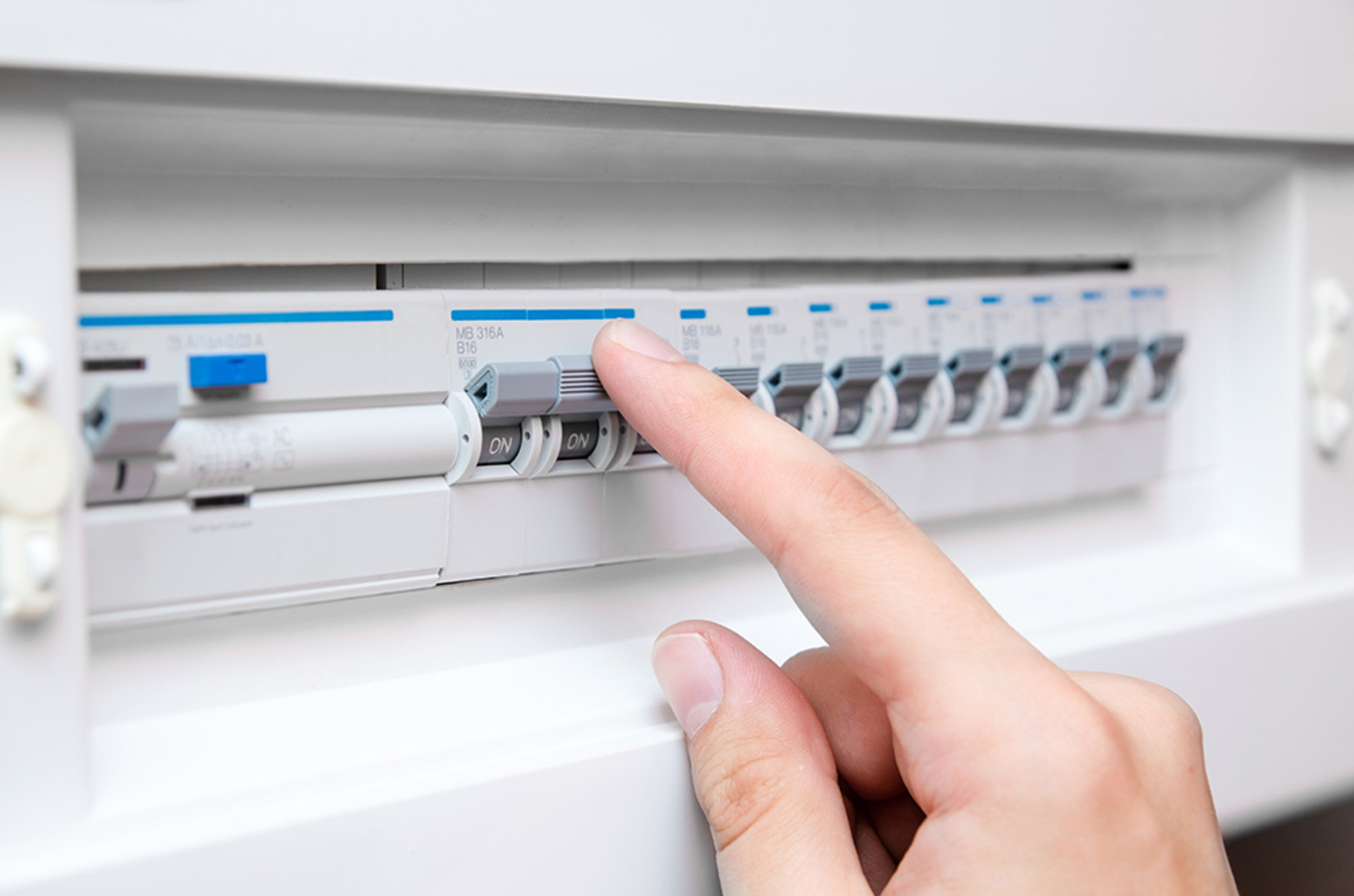 Schalt­schrank­bau bei RBS Elektroinstallation GmbH in Niedergörsdorf OT Altes Lager